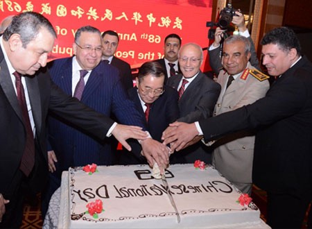 الوزراء والمشاهير يحتفلون بالعيد الوطني للصين بالقاهرة.. صور
