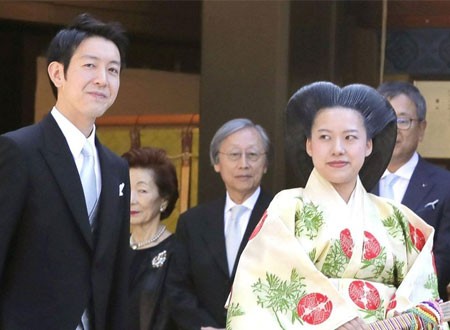 الأميرة اليابانية أياكو تتخلى عن لقبها الإمبراطوري لتتزوج من العامة.. صور وفيديو