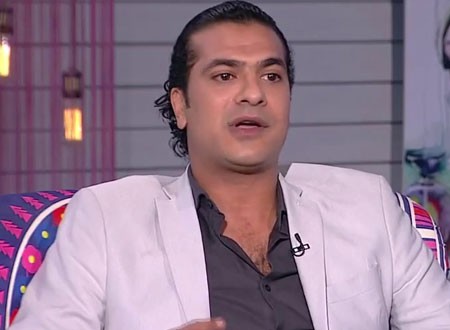 ظهور نادر لزوجة الفنان مصطفى أبو سريع المحجبة