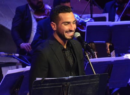 محمد الشرنوبي يتألق في الليلة العاشرة من فعاليات مهرجان الموسيقى العربية.. صور