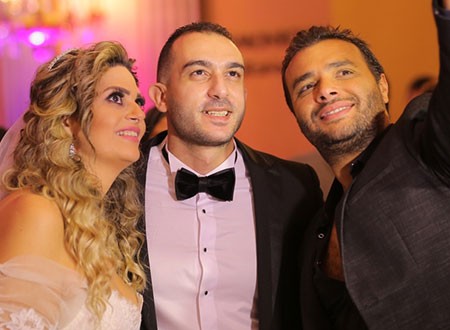 نجوم الفن والغناء والمشاهير في حفل زفاف كريمة رجل الأعمال أمير رزق. صور