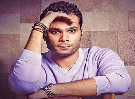 والدة الفنان أحمد عبدالله محمود تتهم زوجته بالسرقة