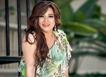 الماكياج يغير شكل الفنانة انتصار تمامًا.. شاهد