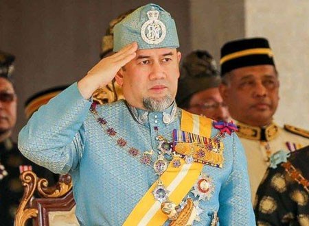 زوجة سلطان ماليزيا السابق محمد الخامس ترد على الشائعات بصور جديدة