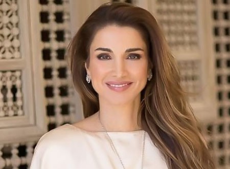الملكة رانيا العبدالله تحتفل بعيد الأم مع الأطفال الأيتام.. صور