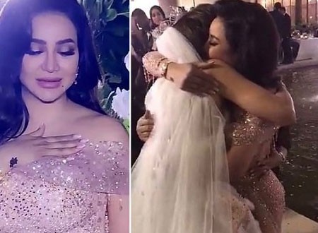 دموع أم العروسة تلفت الانتباه.. لجين عمران تحتفل بزفاف ابنتها.. صور وفيديو