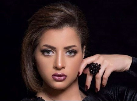 القبض على الفنانة منى فاروق وصديقتها شيما الحاج بسبب فيلمهما الإباحي