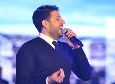 محمد حماقي ممنوع من الغناء بأمر الأطباء