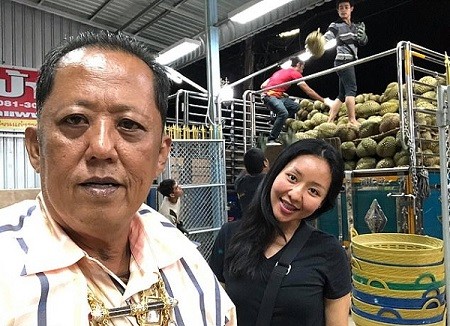 مليونير تايلندي ينظم مسابقة والجائزة ابنته الحسناء.. صور