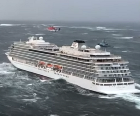 فيديو.. لحظة تحطم سفينة سياحية نرويجية