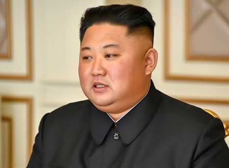 زعيم كوريا الشمالية يتحدى فيروس كورونا.. صورة طريفة