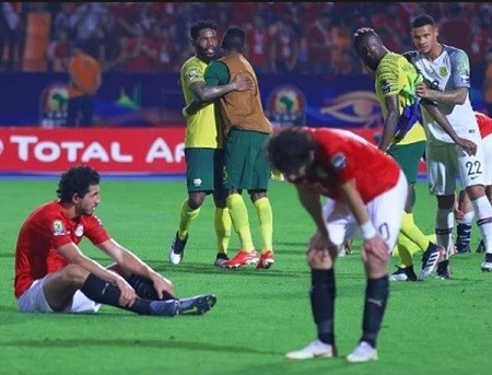 فيديو اعتذار لاعبي المنتخب المصري يثير الجدل