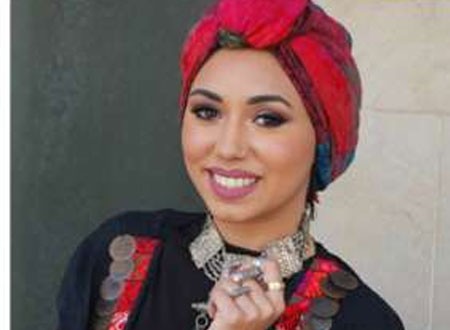الإعلامية مي إبراهيم تحتفل بزفافها وتتخلى عن الحجاب.. وصورة في غرفة نومها تثير الجدل