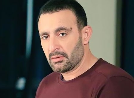 أحمد السقا يفاجئ جمهوره بـ &laquo;لوك&raquo; جديد في برنامجه الرمضاني.. فيديو