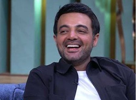 عمرو محمود ياسين يرد على منتقدي صناع الدراما بسبب خرق لحظر