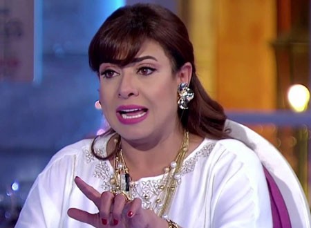 نشوى مصطفى تؤدي العمرة عن 9 فنانين رحلوا.. شاهد