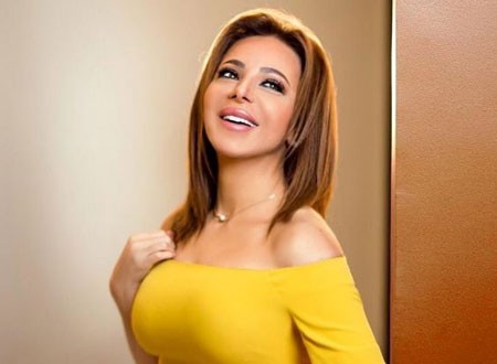 سوزان نجم الدين تتهم فنانتين بتأجيج السوشيال ميديا ضدها بعد واقعة خلع الحذاء 