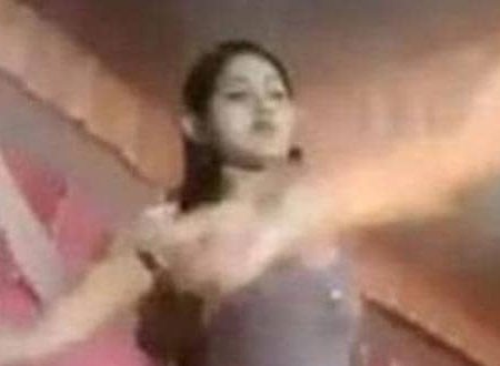راقصة هندية تتلقى رصاصة في وجهها خلال حفل زفاف.. صور وفيديو