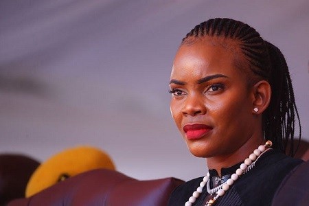 زوجة نائب الرئيس الزيمبابوي متهمة بمحاولة قتل.. صور