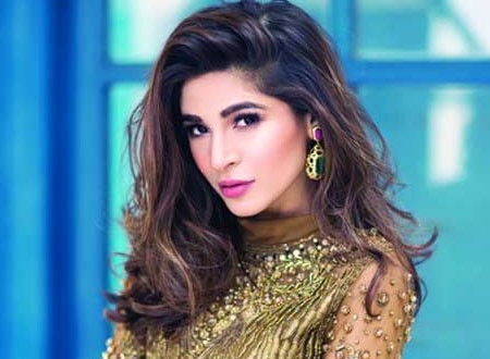 ممثلة بوليود عائشة عمر تعترف: كنت ضحية للتحرش