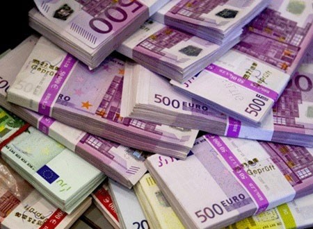 أوكرانية تبيع عذريتها في مزاد علني بـ 1.2 مليون يورو