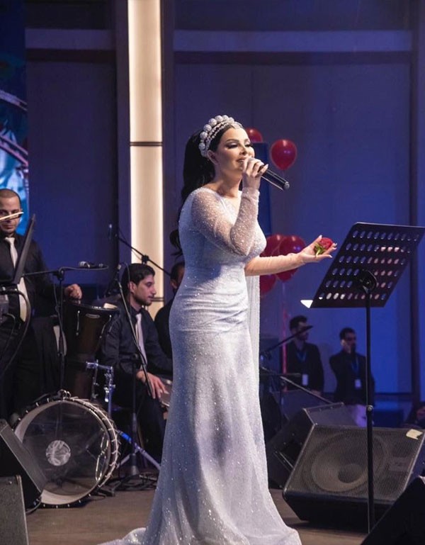 ديانا كرازون تعيش قصة حب جديدة وتسبح عكس التيار بـ«لوك