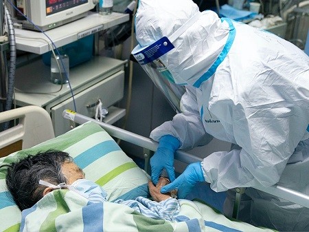 أطباء يكشفون عن المباراة التي تسببت في تفشي فيروس كورونا بإيطاليا