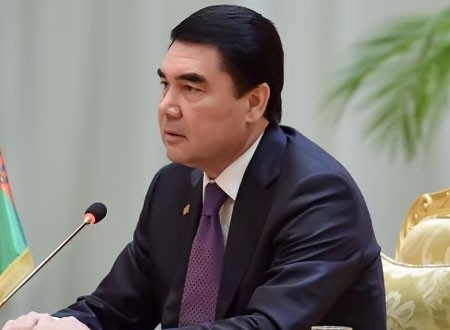 رئيس تركمانستان يلجأ إلى الشطة والبخور والأعشاب