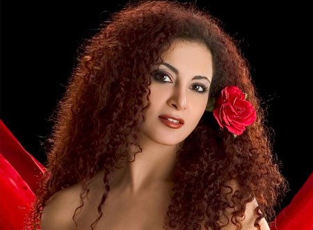 رولا محمود.. أول فنانة مصرية تعلن إصابتها بفيروس كورونا