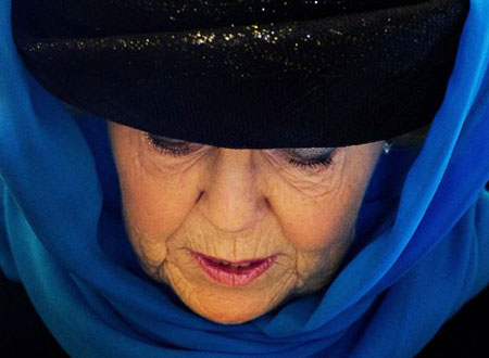 ملكة هولندا تثير جدلاً واسعاً بارتدائها الحجاب في الإمارات