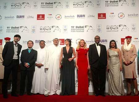 نجوم مصر والعرب والعالم يزينون حفل افتتاح مهرجان دبي السينمائي.. صور