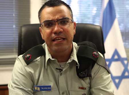 المتحدث باسم الجيش الاسرائيلي أفيخاي أدرعي يدعوا جمهوره للاستماع لألبوم عمرو دياب