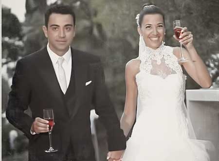 بالصور.. زوجات نجوم برشلونة يشعلن حفل زفاف تشافي هيرنانديز