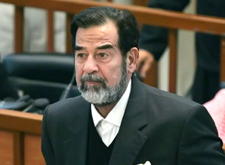 منع الزيارة لقبر صدام حسين تمهيداً لنقله إلى مكان مجهول