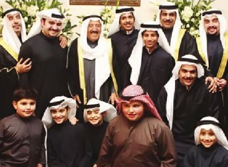 أمير الكويت يحضر زفاف عبد المعز عبد الله