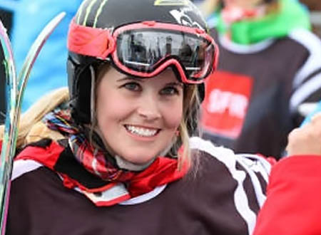 وفاة المتزلجة الكندية سارة بورك