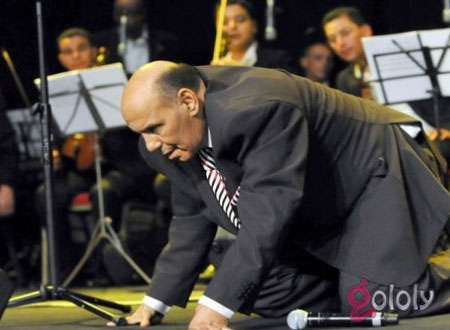 بالصور.. لحظة وفاة الفنان المغربي مصطفى بغداد على المسرح