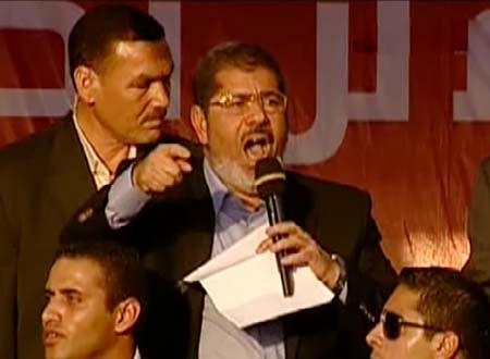 بالفيديو والصور.. محمد مرسي يُلهب ميدان التحرير بخطبة ثورية 