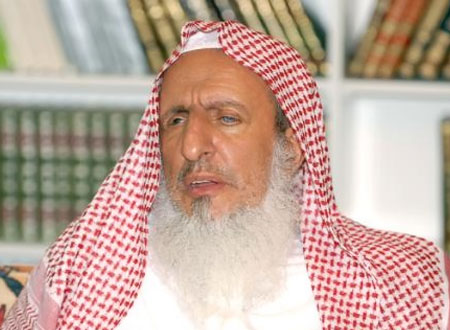 عبدالعزيز آل الشيخ: يجب التصدي للعابثين بالشريعة الإسلامية