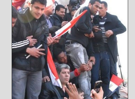 أحمد شوبير يؤدي صلاة الغائب على أرواح ضحايا بورسعيد