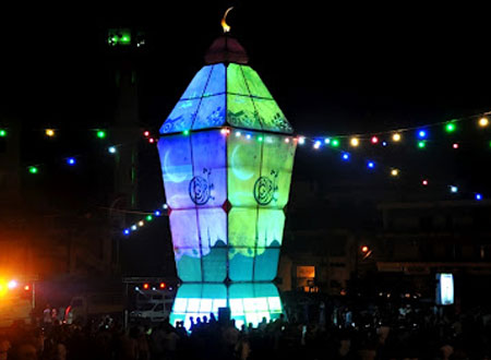 إضاءة أكبر فانوس رمضان في العالم بجنوب لبنان 