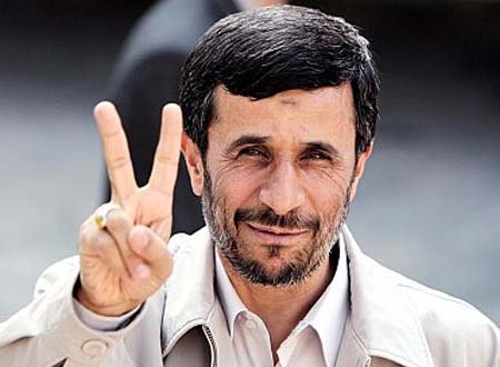 الرئيس الإيراني محمود أحمدي نجاد يُهنئ الرئيس مرسي 