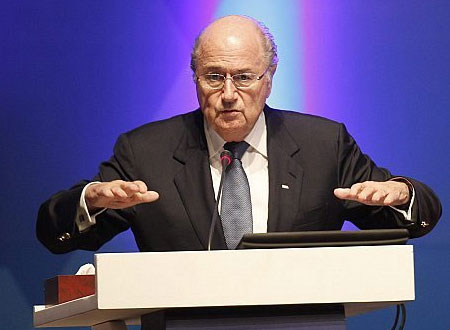 جوزيف بلاتر: لا مساس بمونديال قطر 2022