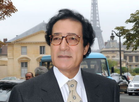 هل كان فاروق حسني يختار لسوزان مبارك ملابسها؟