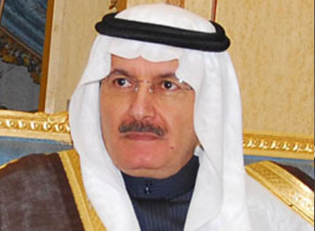الأمير خالد بن عبد الله يستقبل المعزين في وفاة خالته 