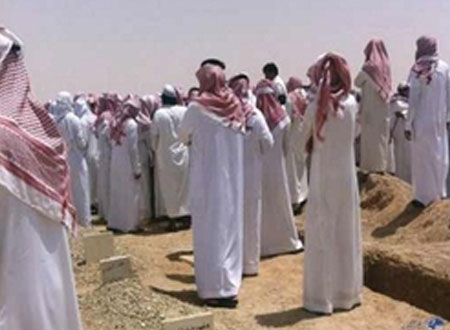 قاضٍ في السعودية يحكم على شابين بحفر 6 قبور 