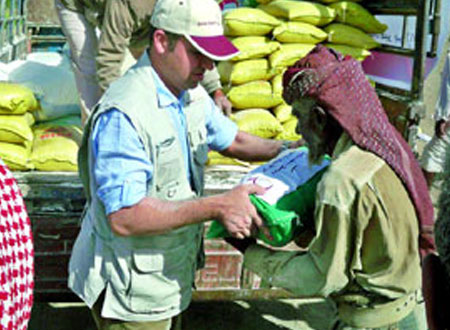مساعدات غذائية لـ120 ألف أسرة يمنية