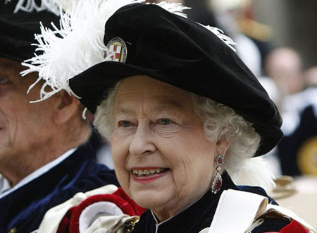 الملكة إليزابيث تعفو عن عالم رياضيات شاذ جنسياً