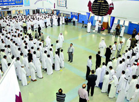 آلاف الطلبة يعودون لمقاعد الدراسة في قطر