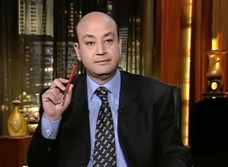 عمرو أديب يطالب المصريين بالعمل ساعة إضافية بدون أجر